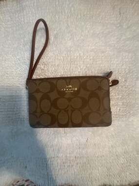 Coach Signature Double Zip Corner Wristlet Brown